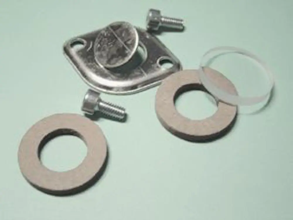 Remeha Schauglas mit Metallhalterung, Schrauben und Dichtungen. Teile bestehen aus einem transparenten Ring, zwei Dichtungsringen und einer Metallplatte.